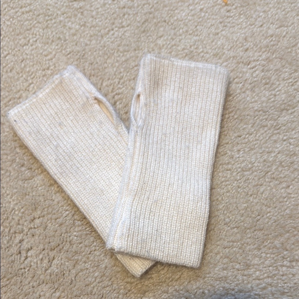 Cream Knit Fingerless Gloves